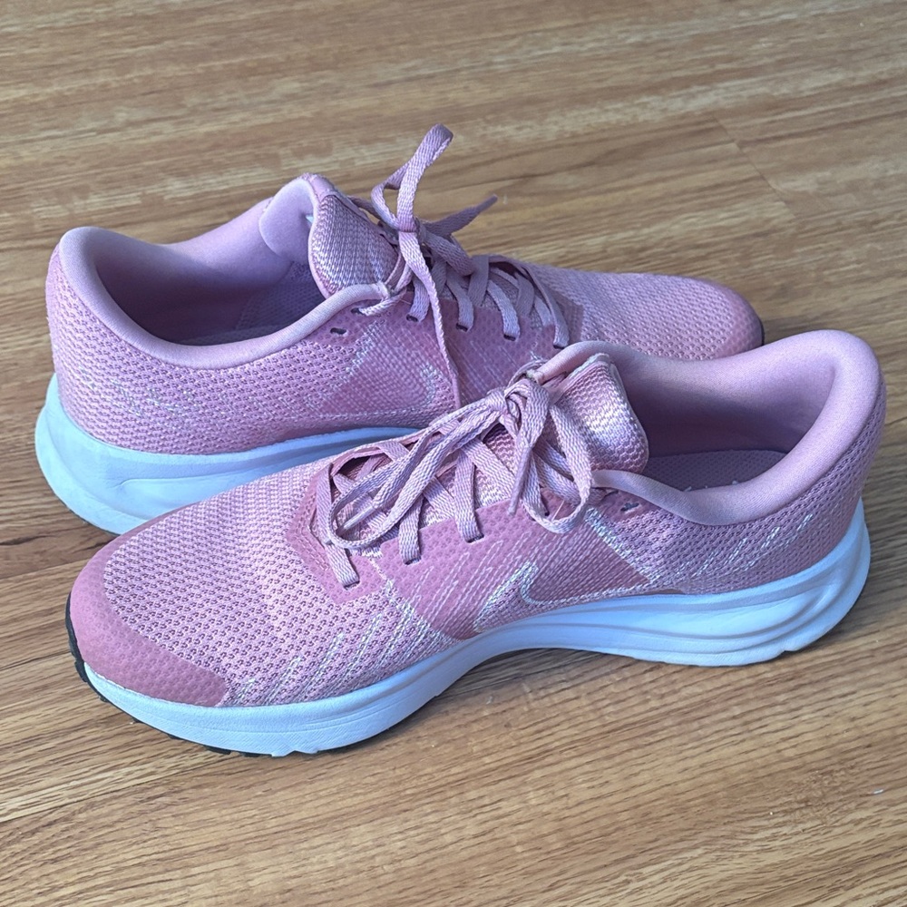 Nike Run Defy Women's Pink Running Shoes